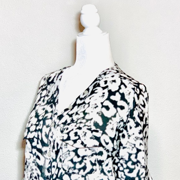 The Limited White and Gray Button Down Top - Picture 2 of 5